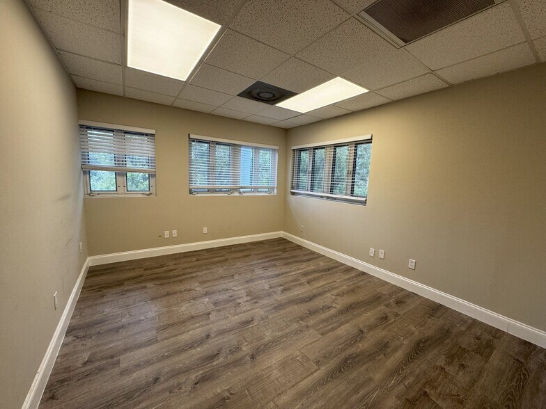 4532 Tamiami Trl E, Naples, FL à louer - Photo de l’immeuble – Image 3 sur 7