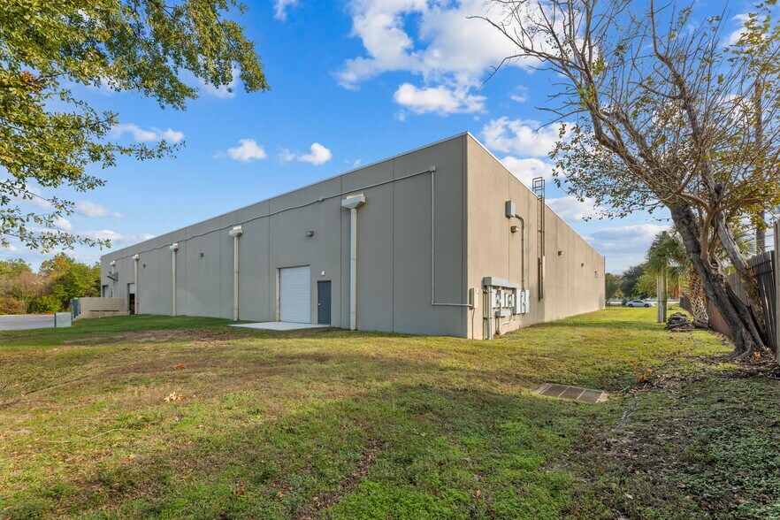 17955 North Fwy, Houston, TX à louer - Photo de l’immeuble – Image 3 sur 7