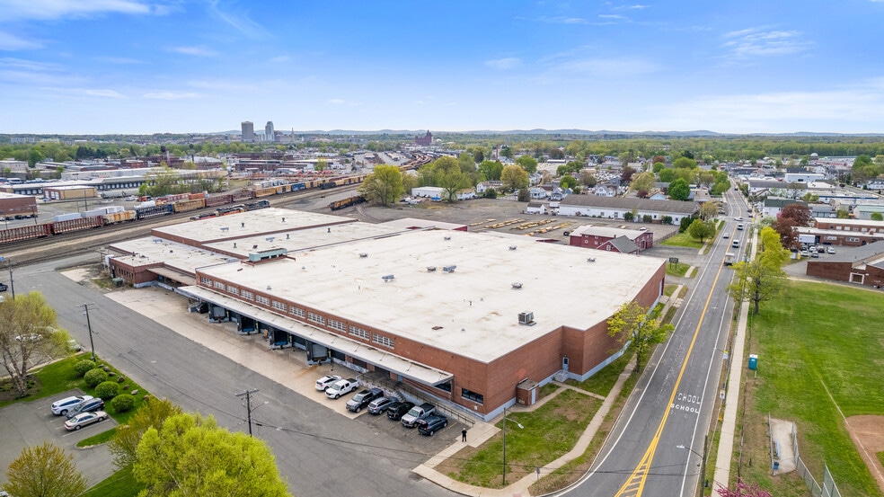 26 Sears Way, West Springfield, MA à vendre - Photo de l’immeuble – Image 1 sur 34
