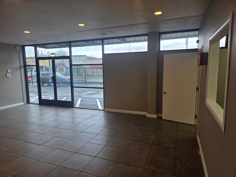 4101 Franklin Blvd, Sacramento, CA à louer - Photo intérieure – Image 3 sur 14