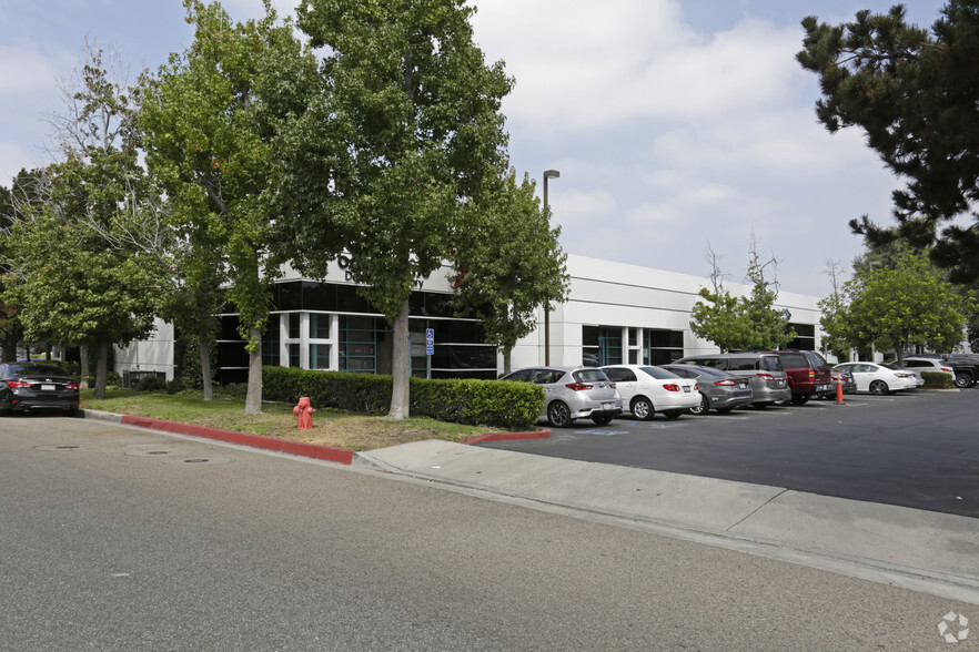 2284 N Glassell St, Orange, CA à louer - Photo principale – Image 1 sur 5