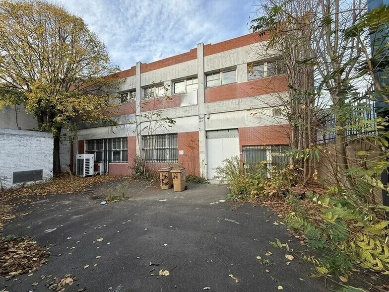 Local d’activités dans Aubervilliers à louer - Photo de l’immeuble – Image 1 sur 6
