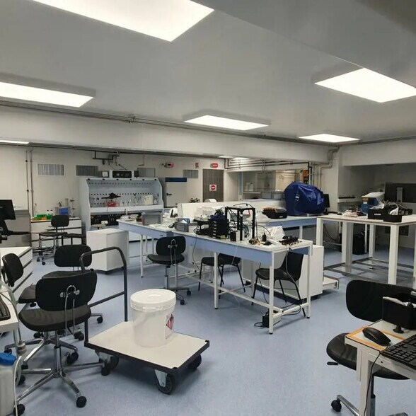 Local d’activités dans Grenoble à louer - Photo intérieure – Image 1 sur 12