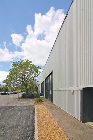 Whitworth Rd, Stevenage à louer - Photo de l’immeuble – Image 2 sur 6