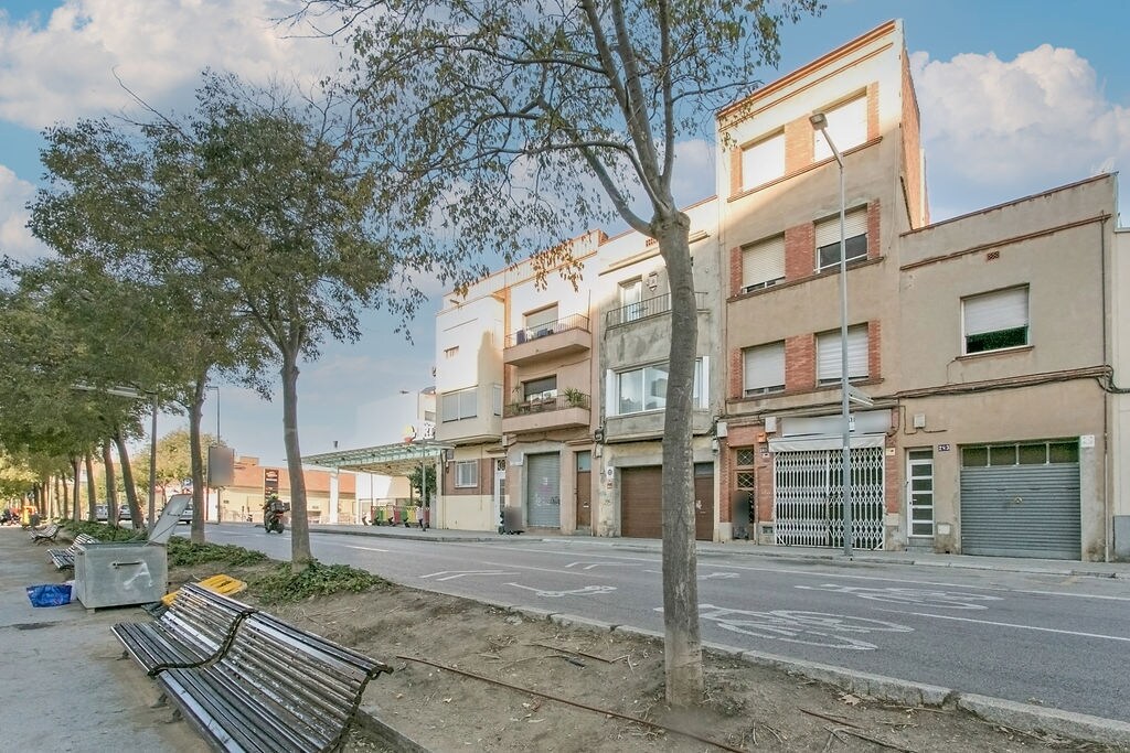 Immeuble residentiel dans Terrassa, Barcelona à vendre Photo de l’immeuble– Image 1 sur 2