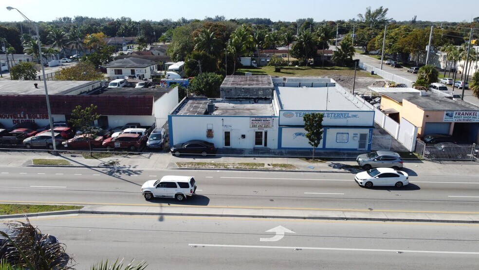 10836 NW 7th Ave, Miami, FL à louer - Photo de l’immeuble – Image 3 sur 9
