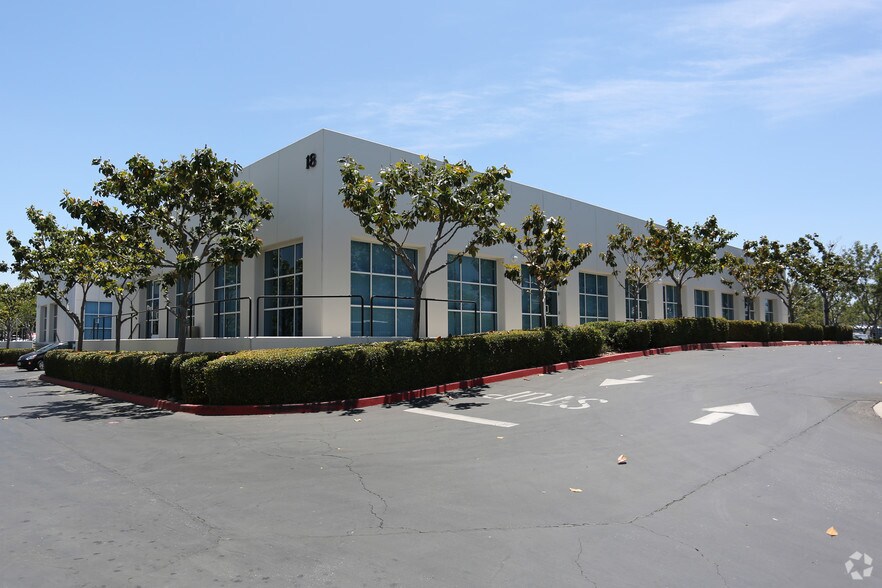 18 Technology Dr, Irvine, CA à louer - Photo de l’immeuble – Image 3 sur 5
