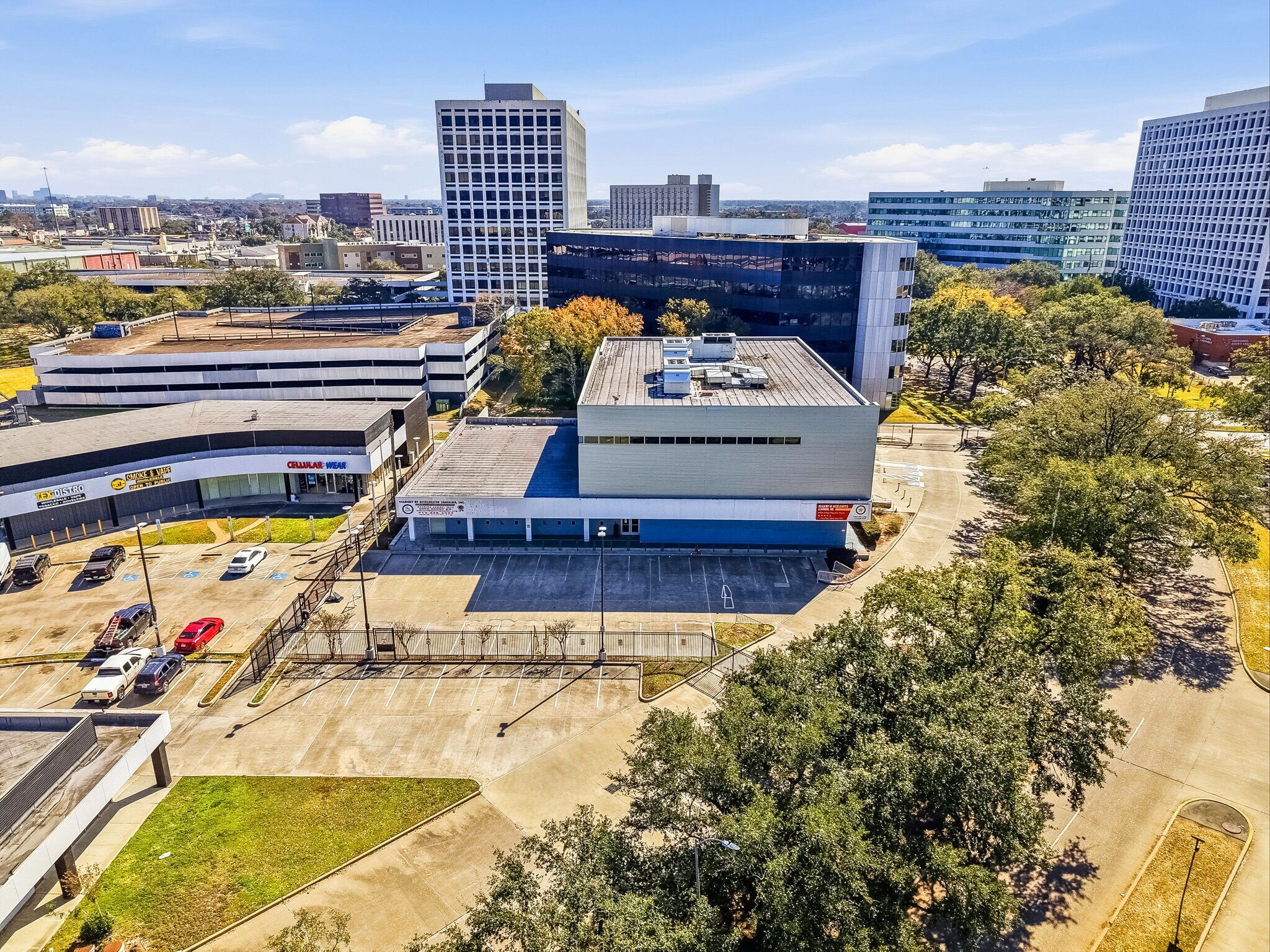 5999 Savoy Dr, Houston, TX à vendre Photo principale– Image 1 sur 25