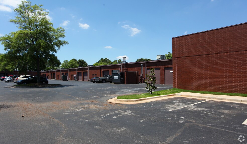 6767 Old Madison Pike, Huntsville, AL à louer - Photo de l’immeuble – Image 3 sur 3