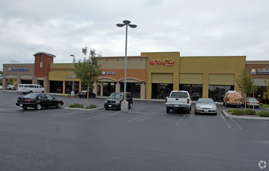3020 Floyd Ave, Modesto, CA à louer - Photo de l’immeuble – Image 3 sur 11