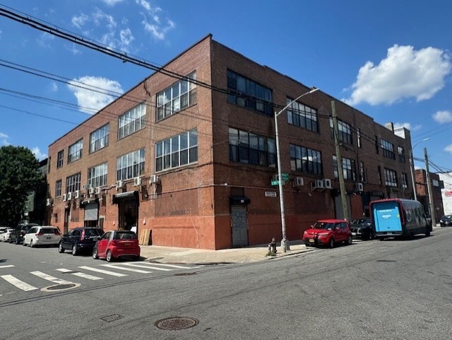175 Walnut Ave, Bronx, NY à louer - Photo de l’immeuble – Image 2 sur 20