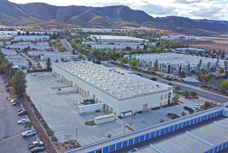 42006 Remington Ave, Temecula, CA à louer - Photo de l’immeuble – Image 2 sur 5