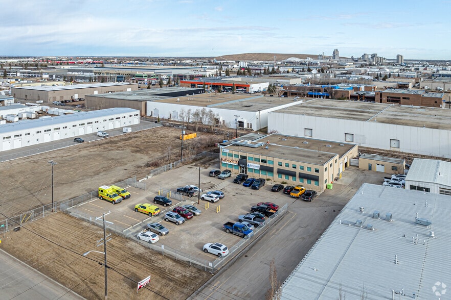 15712 112 Ave, Edmonton, AB à louer - Aérien – Image 3 sur 29