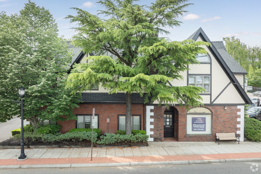 1178-1182 Teaneck Rd, Teaneck, NJ à vendre - Photo de l’immeuble – Image 2 sur 5