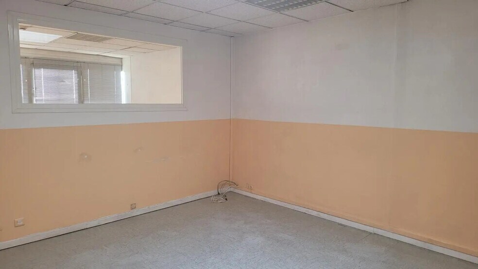 Bureau dans La Crau à louer - Photo de l’immeuble – Image 2 sur 12