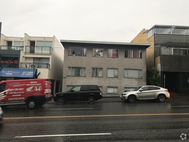 2629 W 4th Ave, Vancouver, BC à vendre - Photo principale – Image 1 sur 1