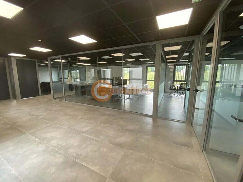 1 Rue Jean Walton, Montussan à louer - Photo de l’immeuble – Image 1 sur 8