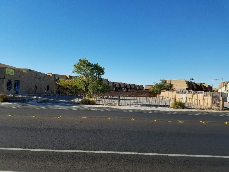 5040 Edna Ave, Las Vegas, NV à louer - Photo de l’immeuble – Image 2 sur 69