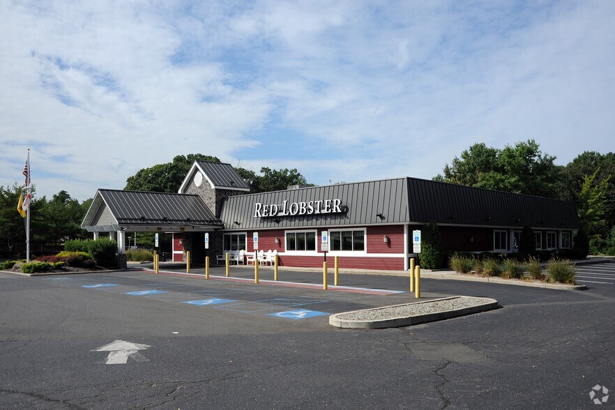2200 Highway 35, Oakhurst, NJ à louer - Photo de l’immeuble – Image 3 sur 3