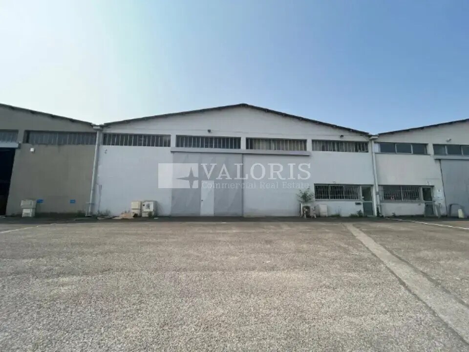 Local d’activités dans Décines-Charpieu à louer Photo de l’immeuble– Image 1 sur 4