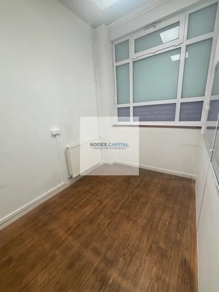 Local commercial dans Paris à louer - Photo de l’immeuble – Image 3 sur 9