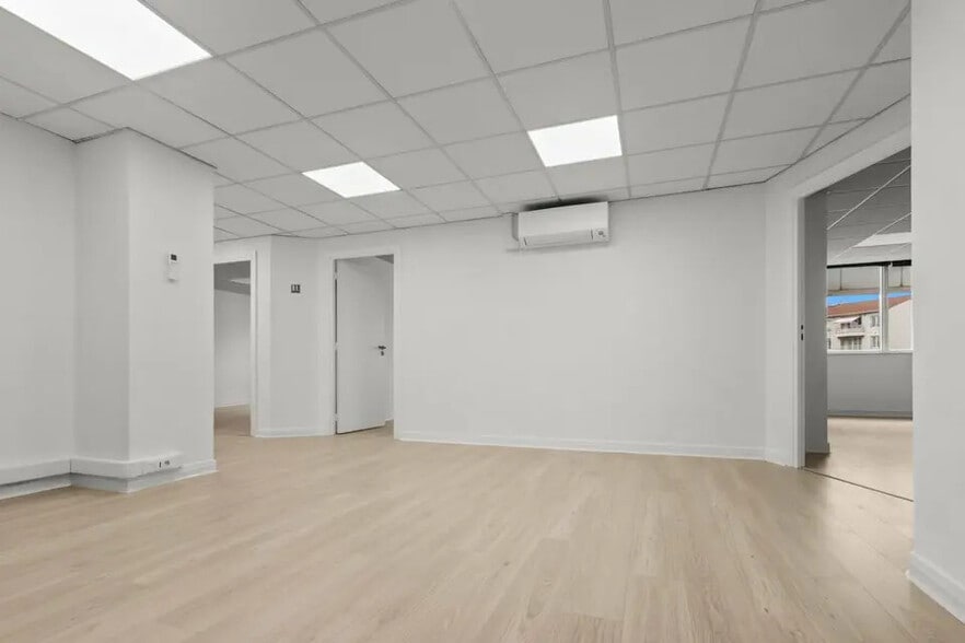 Bureau dans Antibes à louer - Photo de l’immeuble – Image 1 sur 10