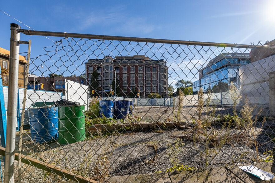 1089 Yonge St, Toronto, ON à vendre - Photo de l’immeuble – Image 1 sur 2