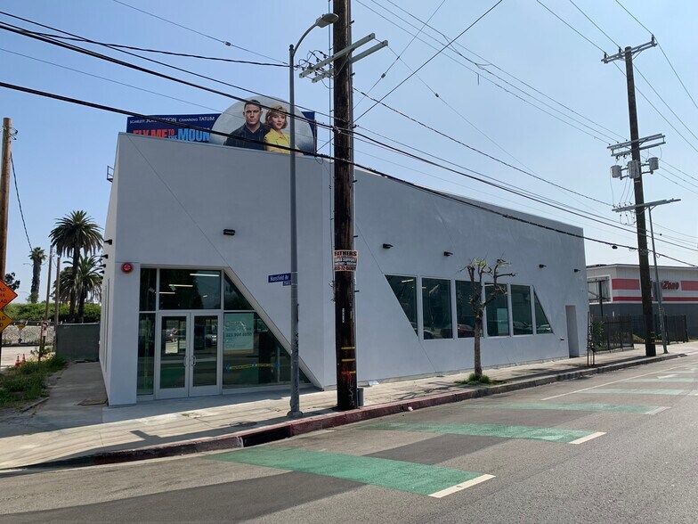 5075 W Adams Blvd, Los Angeles, CA à louer - Photo de l’immeuble – Image 2 sur 6