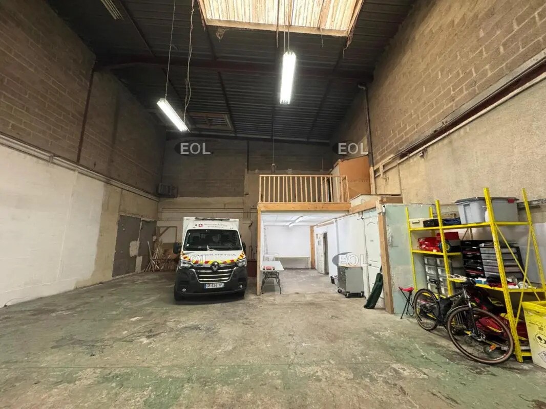 Local d’activités dans Noisy-le-Grand à louer Photo de l’immeuble– Image 1 sur 9