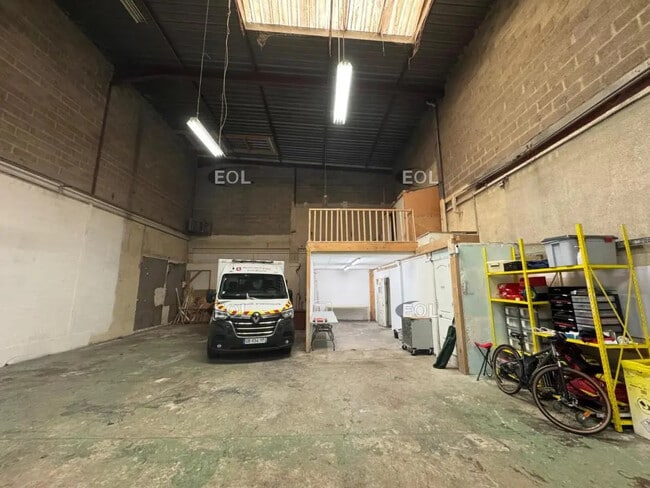 Plus de détails pour Local d'activités à louer