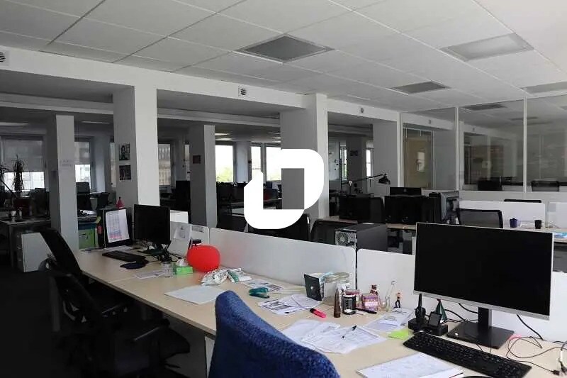 Bureau dans Clichy à vendre - Photo de l’immeuble – Image 2 sur 11