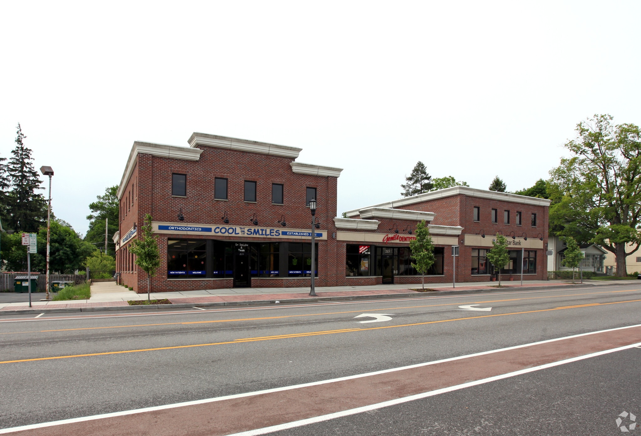 209-221 Main St, East Aurora, NY à louer Photo principale– Image 1 sur 3