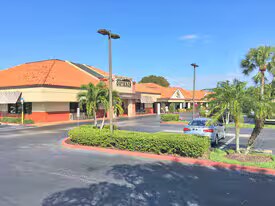 4910 Tamiami Trl N, Naples, FL à louer - Photo de l’immeuble – Image 3 sur 8