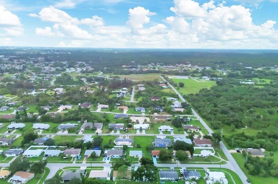 438 Granada Blvd, North Port, FL à vendre - Photo de l’immeuble – Image 2 sur 24
