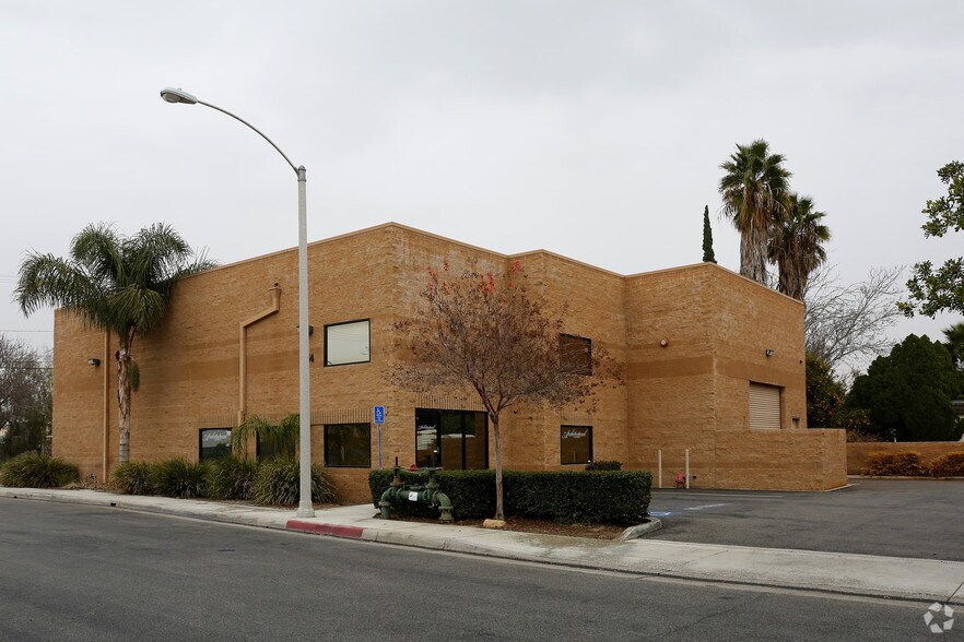 954 Dalton Rd, Riverside, CA à louer - Photo de l’immeuble – Image 3 sur 4