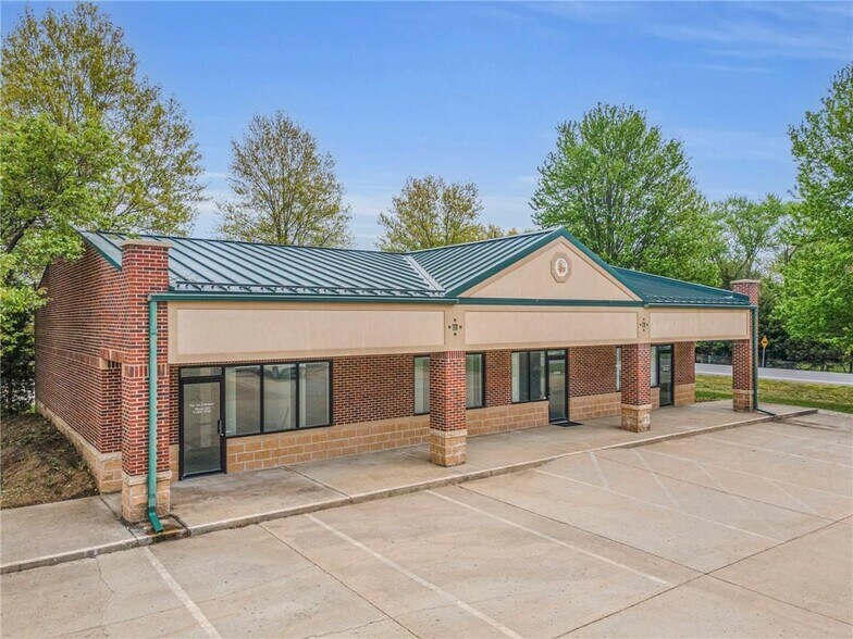 208 N 169 Hwy, Trimble, MO à vendre - Photo de l’immeuble – Image 2 sur 6
