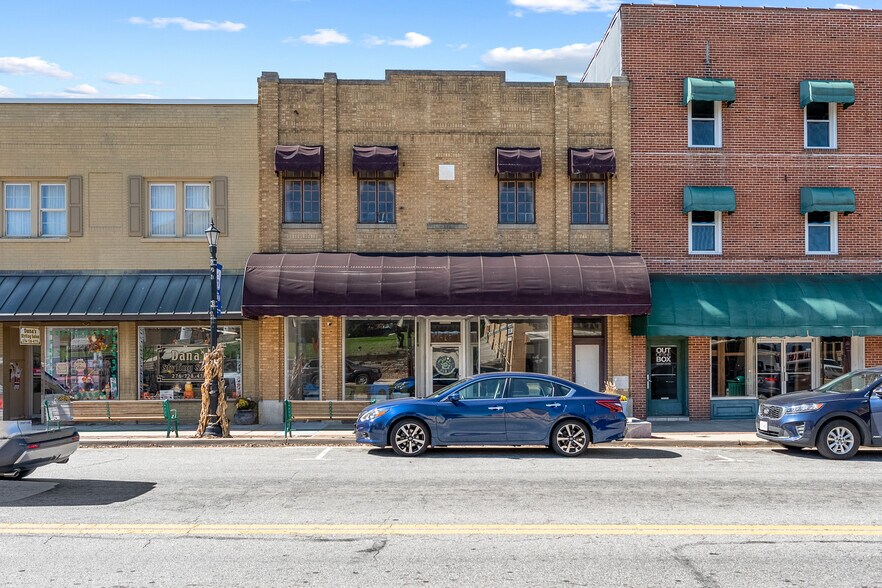 516 N Main St, Hillsville, VA à vendre - Photo de l’immeuble – Image 2 sur 41