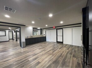 408 Wilson Rd, Conroe, TX à louer Photo intérieure– Image 2 sur 16