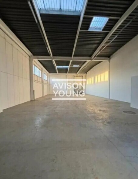 Local d’activités dans Valenton à louer - Photo de l’immeuble – Image 3 sur 3