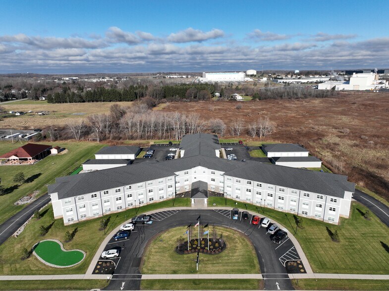 813 East Ave, Brockport, NY à vendre - Photo de l’immeuble – Image 3 sur 6