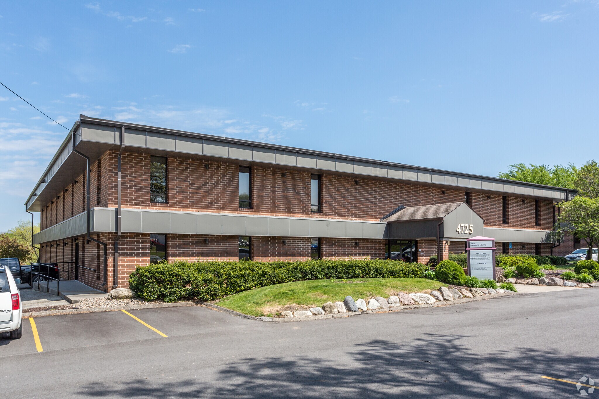 4725 Merle Hay Rd, Des Moines, IA à louer Photo principale– Image 1 sur 14