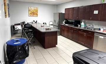 8000-8010 Winston St, Burnaby, BC à louer Photo intérieure– Image 1 sur 4