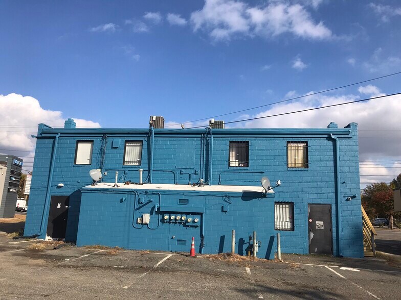 2017 Beatties Ford Rd, Charlotte, NC à louer - Photo de l’immeuble – Image 2 sur 3