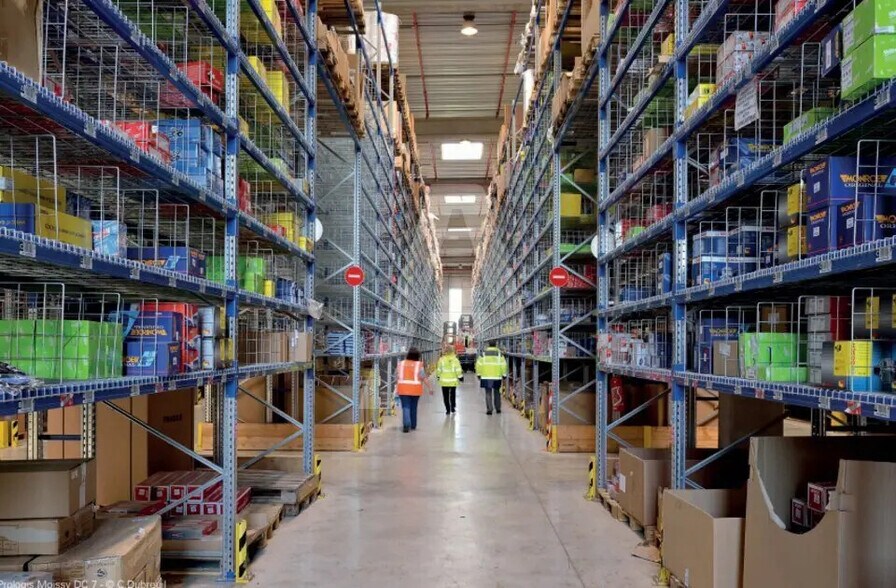 Industriel/Logistique dans Moissy-Cramayel à louer - Photo de l’immeuble – Image 1 sur 8