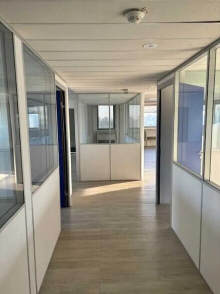 Bureau dans Noisy-le-Grand à vendre - Photo de l’immeuble – Image 2 sur 9