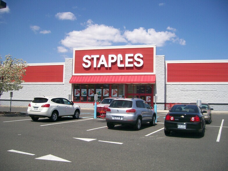 43 Hutton Ave, Nanuet, NY à louer - Photo de l’immeuble – Image 3 sur 3