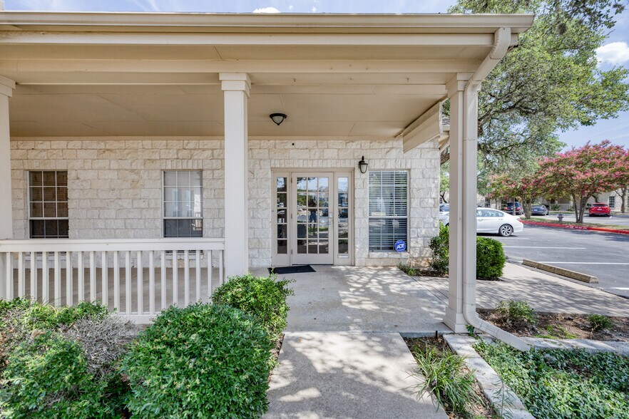 12335 Hymeadow Dr, Austin, TX à vendre - Photo de l’immeuble – Image 3 sur 78