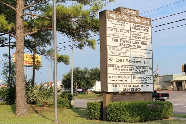 624 W Main St, League City, TX à vendre - Photo de l’immeuble – Image 2 sur 3