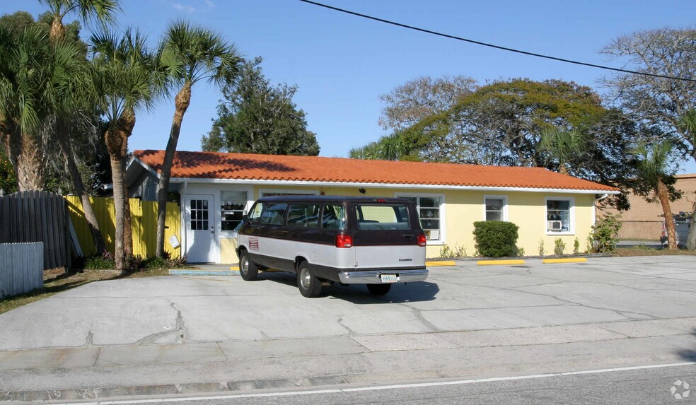 2719 Constitution Blvd, Sarasota, FL à vendre - Photo de l’immeuble – Image 2 sur 5