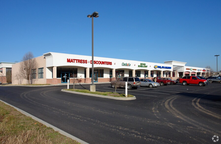 954-972 Dolly Parton Pky, Sevierville, TN à louer - Photo de l’immeuble – Image 2 sur 10